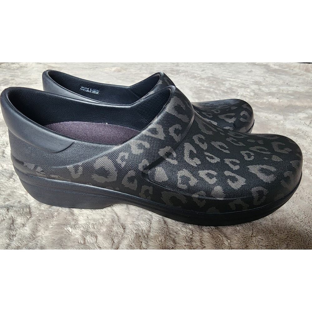 Crocs Neria Pro II Graphic Work Clogs Black Leopard Print Slip Resistant W11